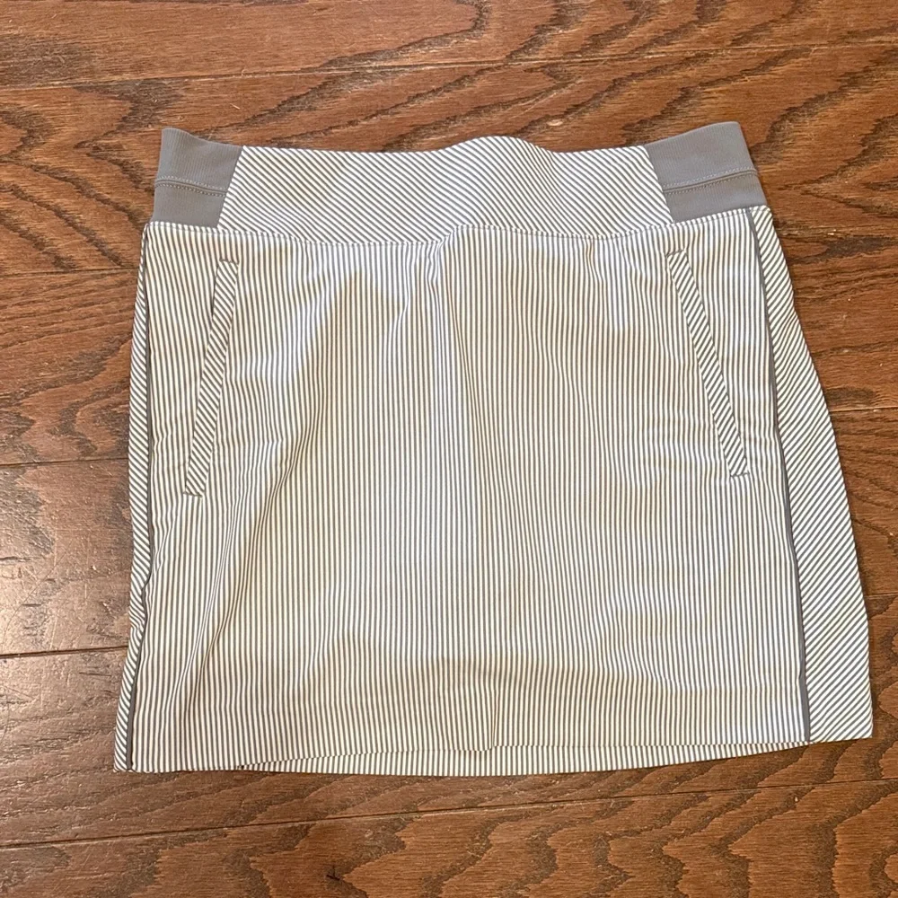 Athleta Brooklyn grey/white striped skort, size 10